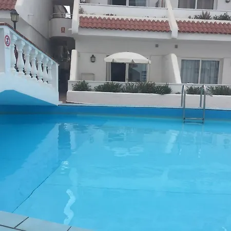 Floritas Vista Piscina 公寓