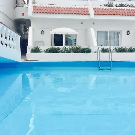 Floritas Vista Piscina 公寓 *