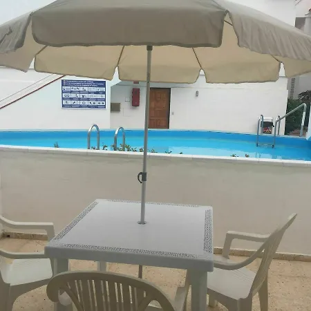 Floritas Vista Piscina 公寓 阿罗纳